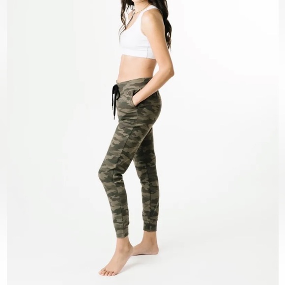 Zyia Green Camo Unwind Joggers Elastic waist w/Draw String Medium - Picture 1 of 7